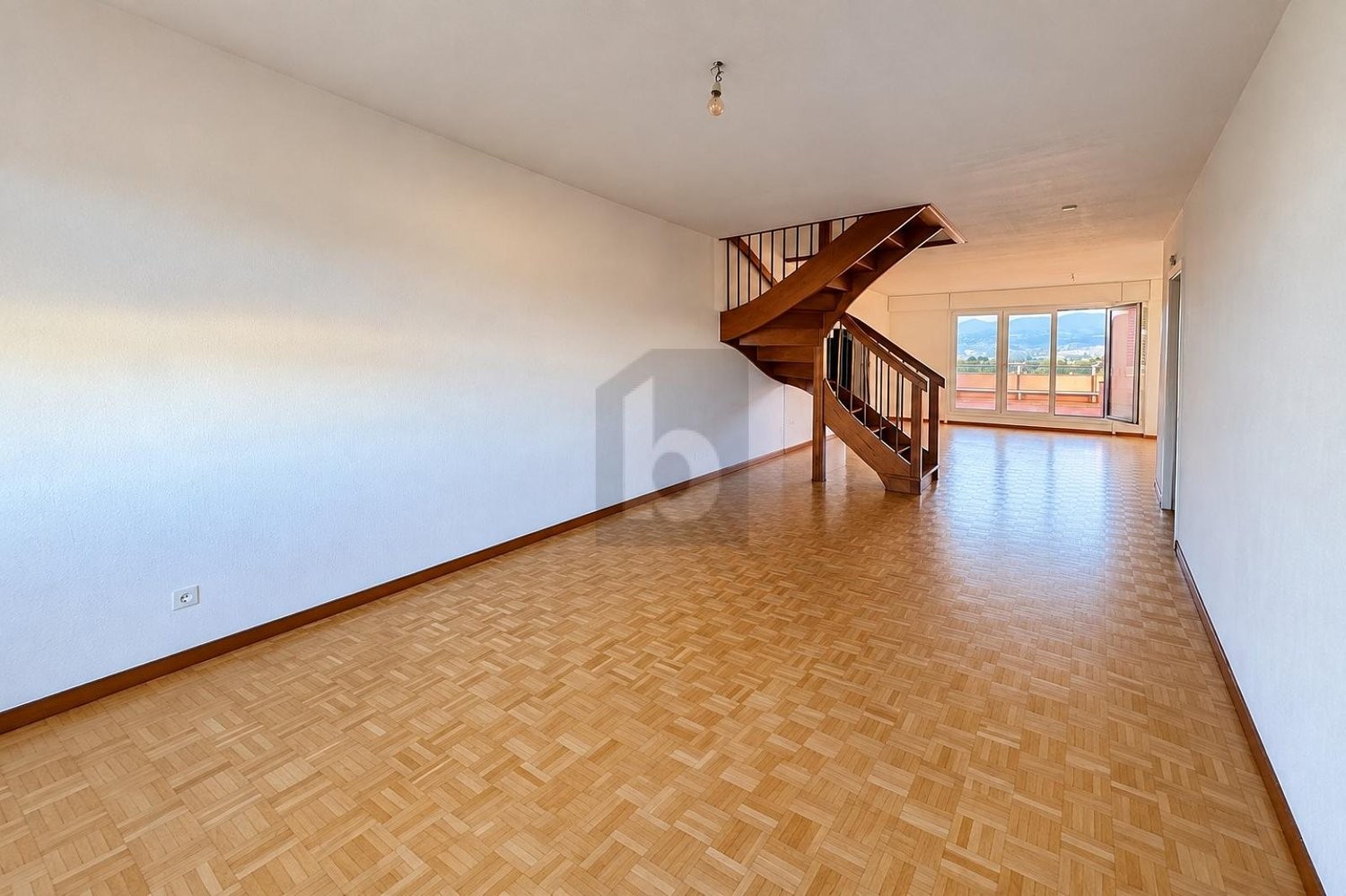 5 rooms attic flat