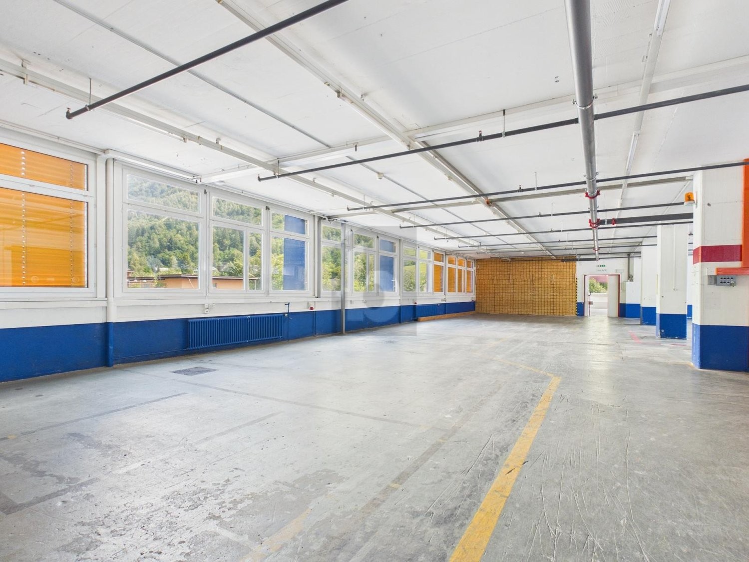 Local de stockage de 545m², photo 2 sur 4
