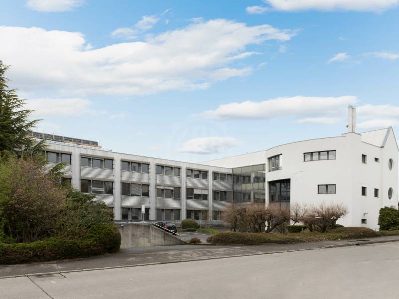 1610m² industrial object, photo 1 sur 7