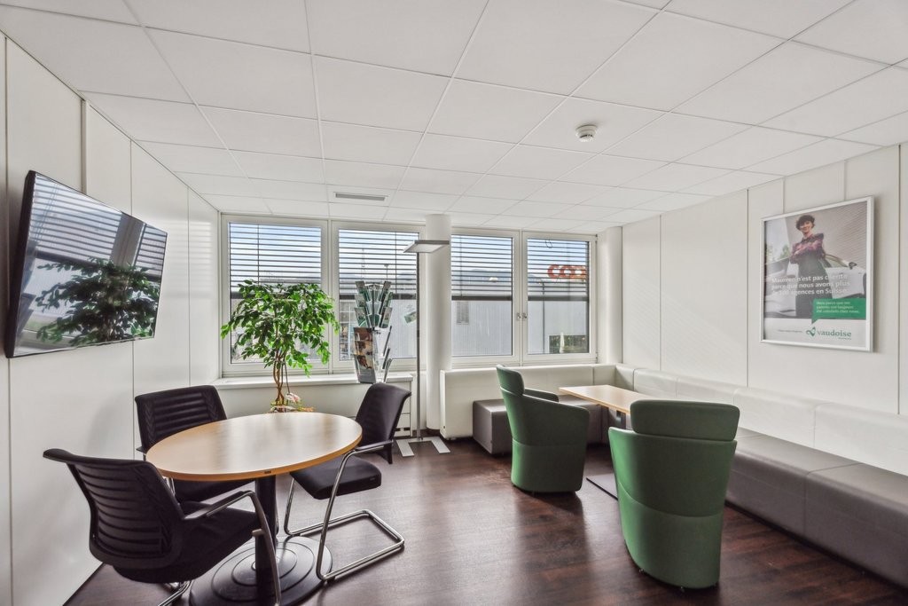 698m² office