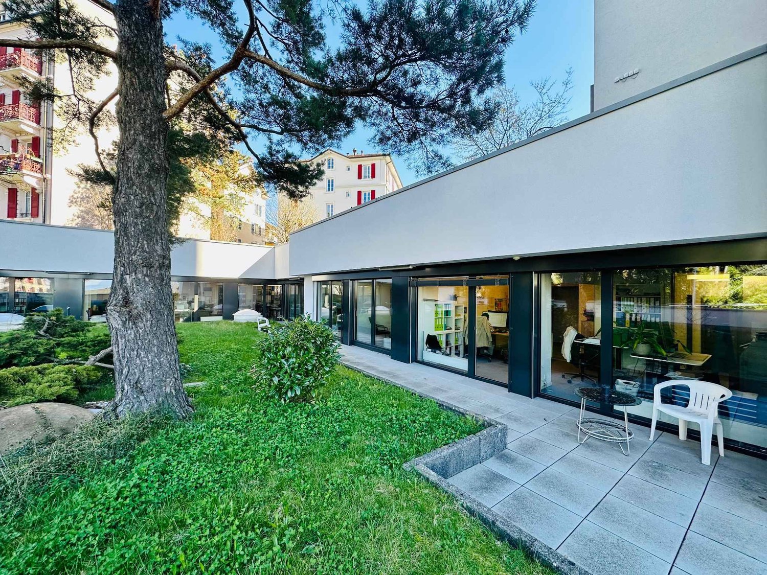 201m² office, photo 1 sur 3