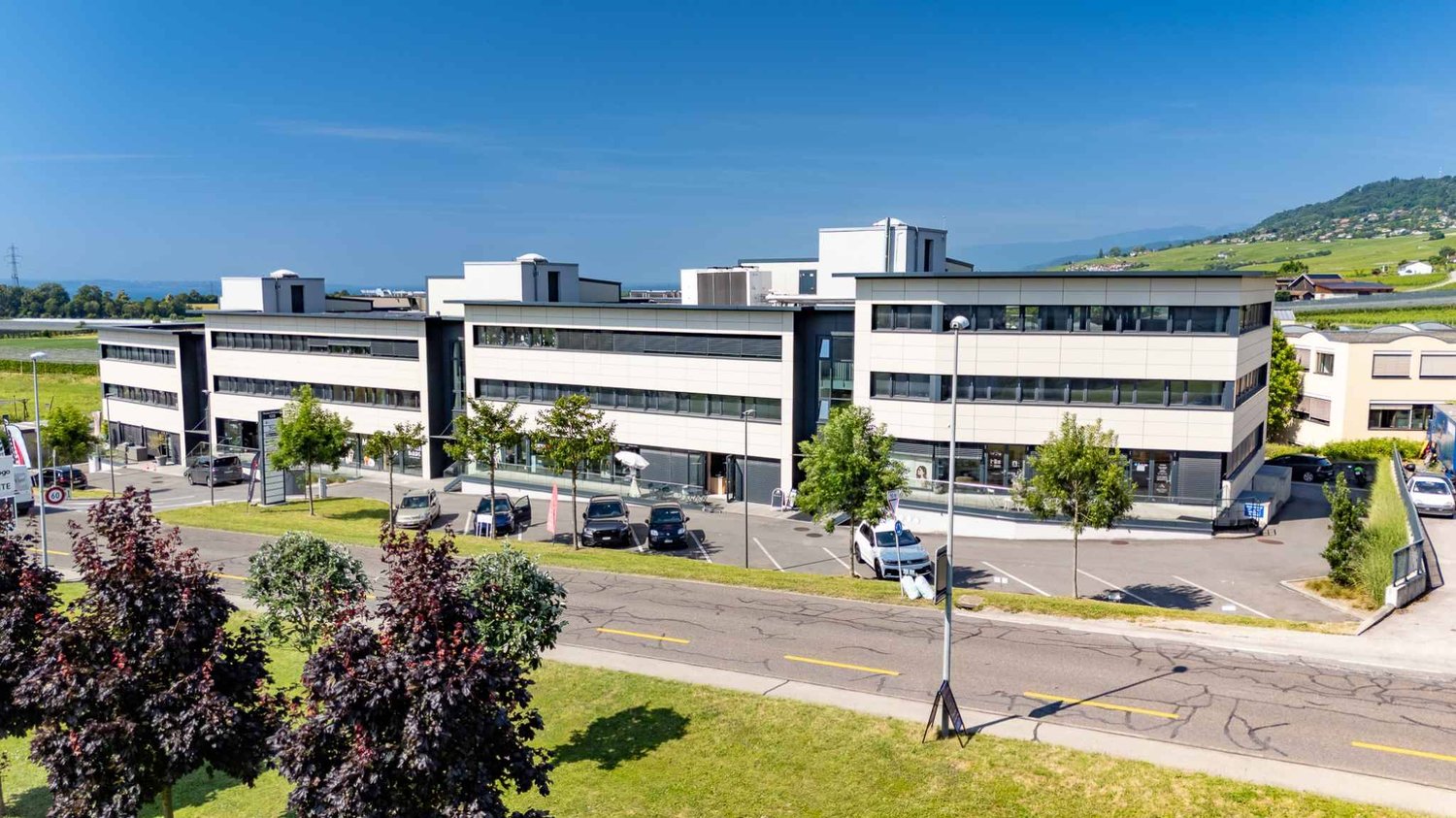375m² office