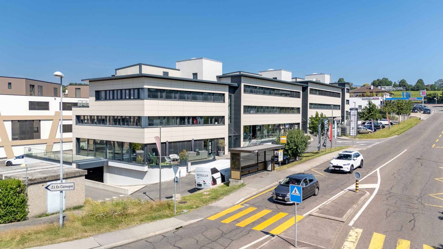 375m² office
