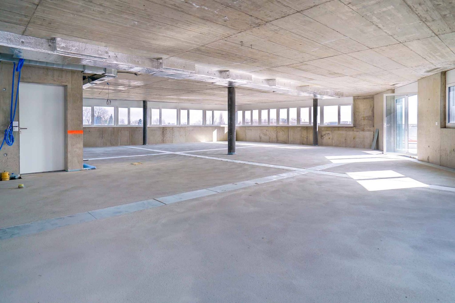 375m² office