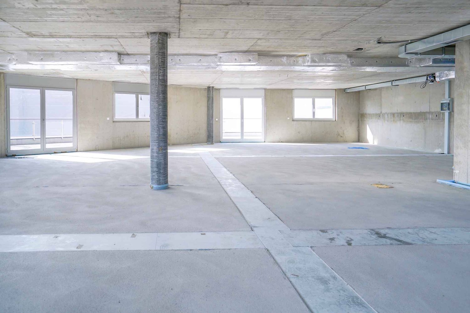 375m² office