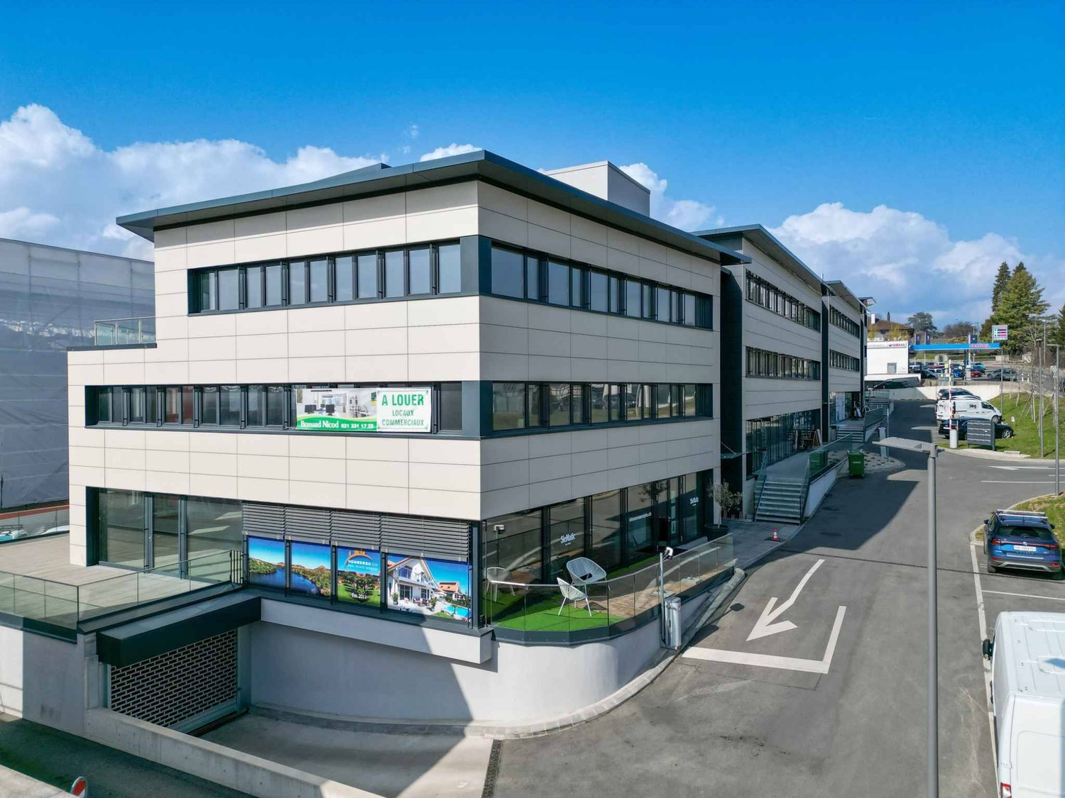375m² office
