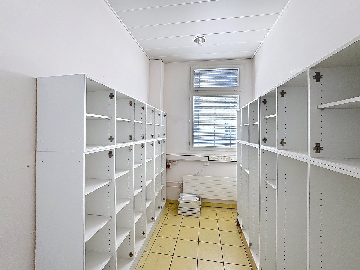 139m² office