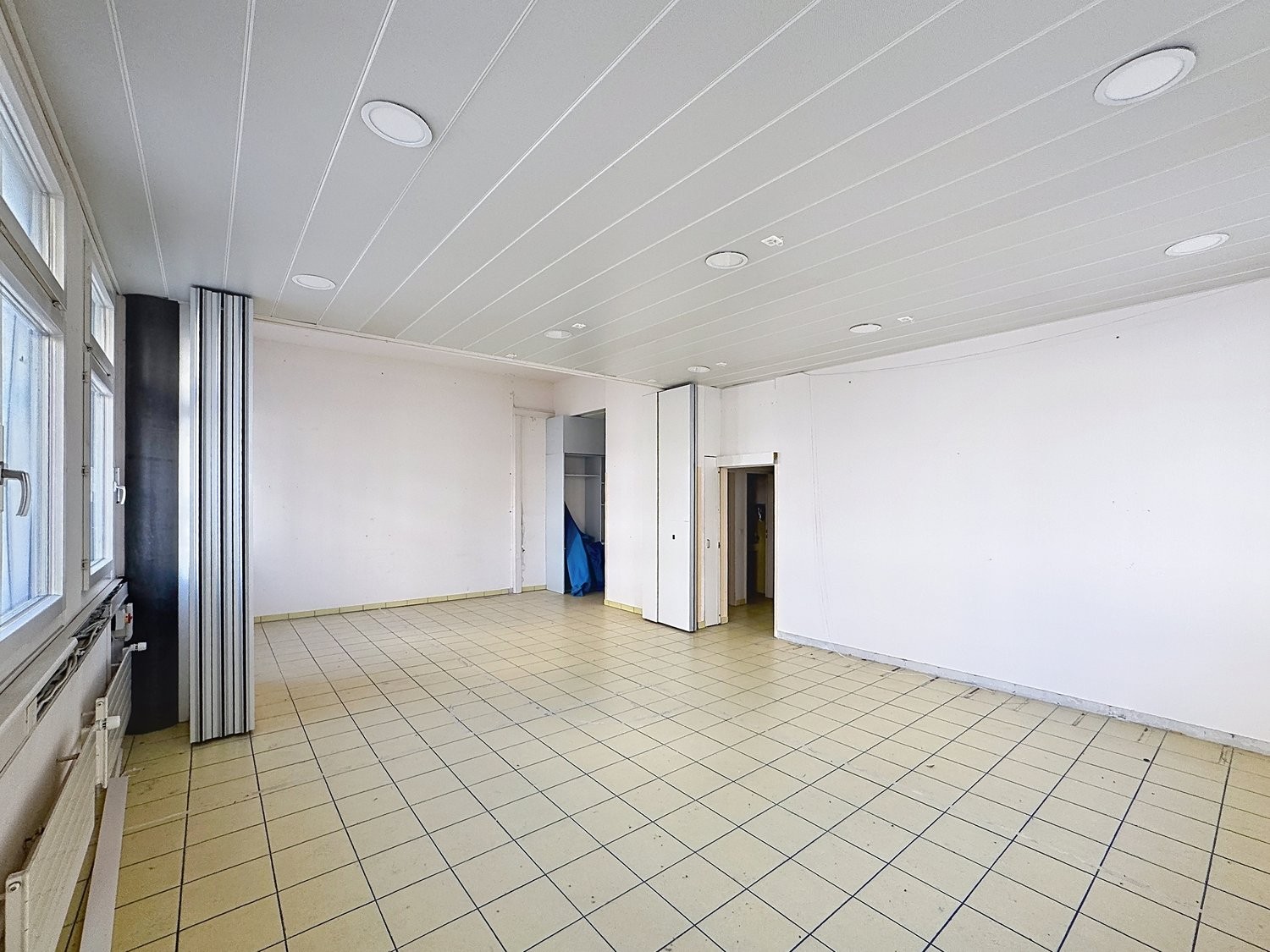 139m² office