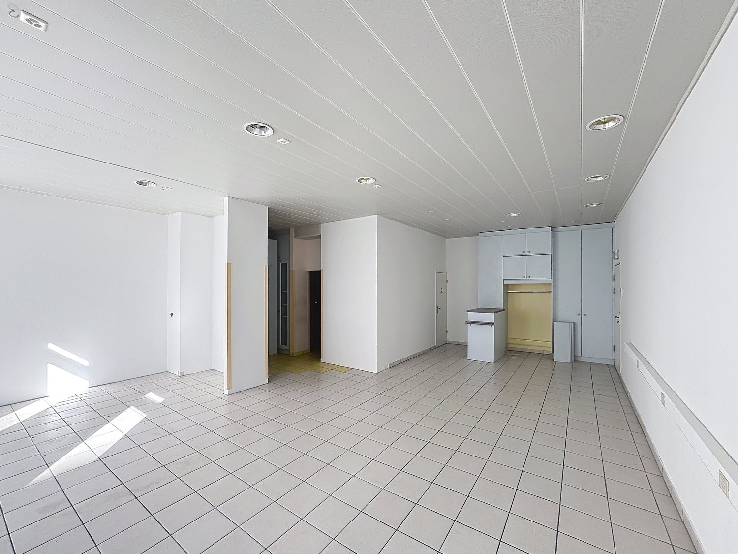139m² office