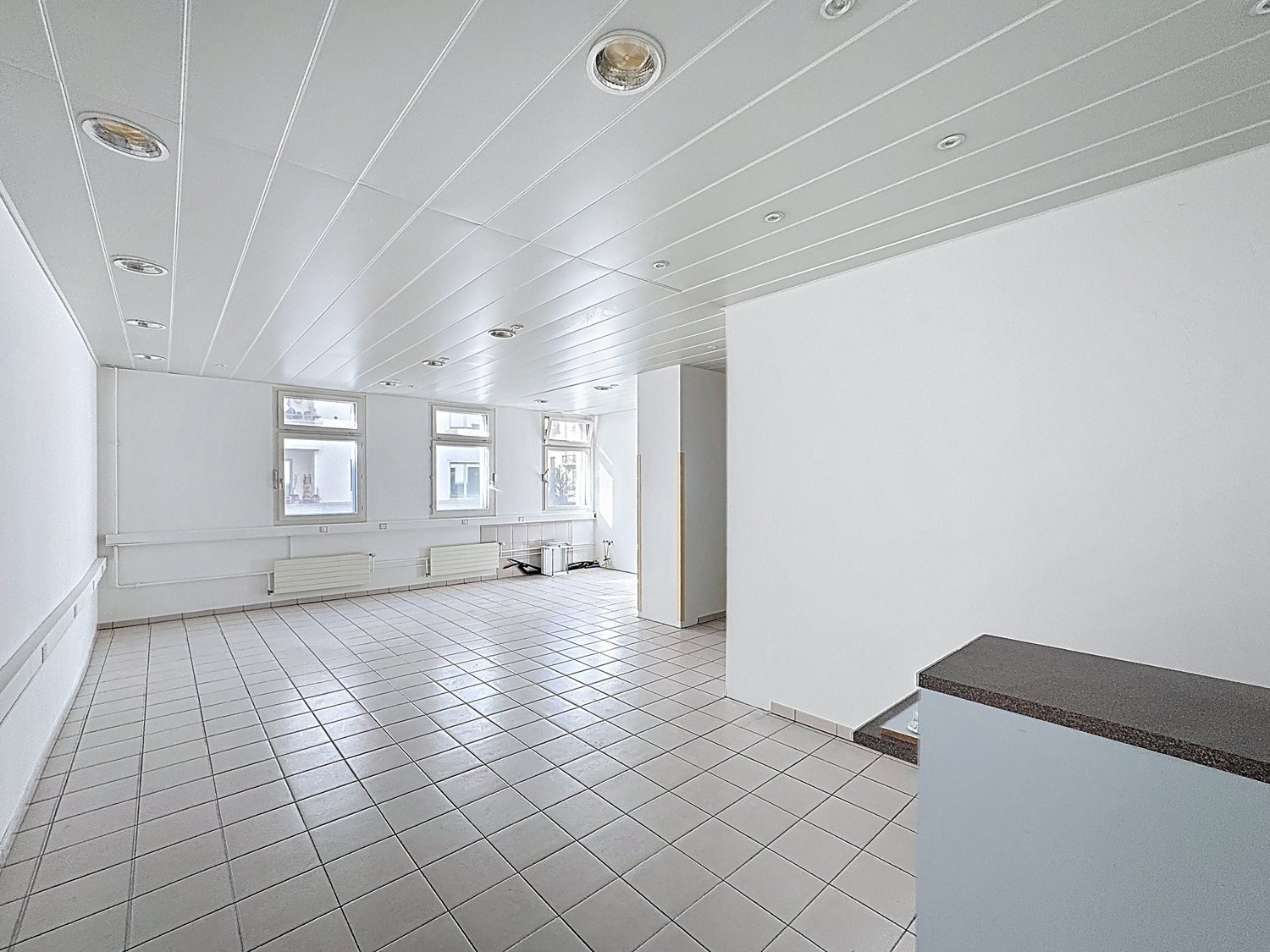 139m² office