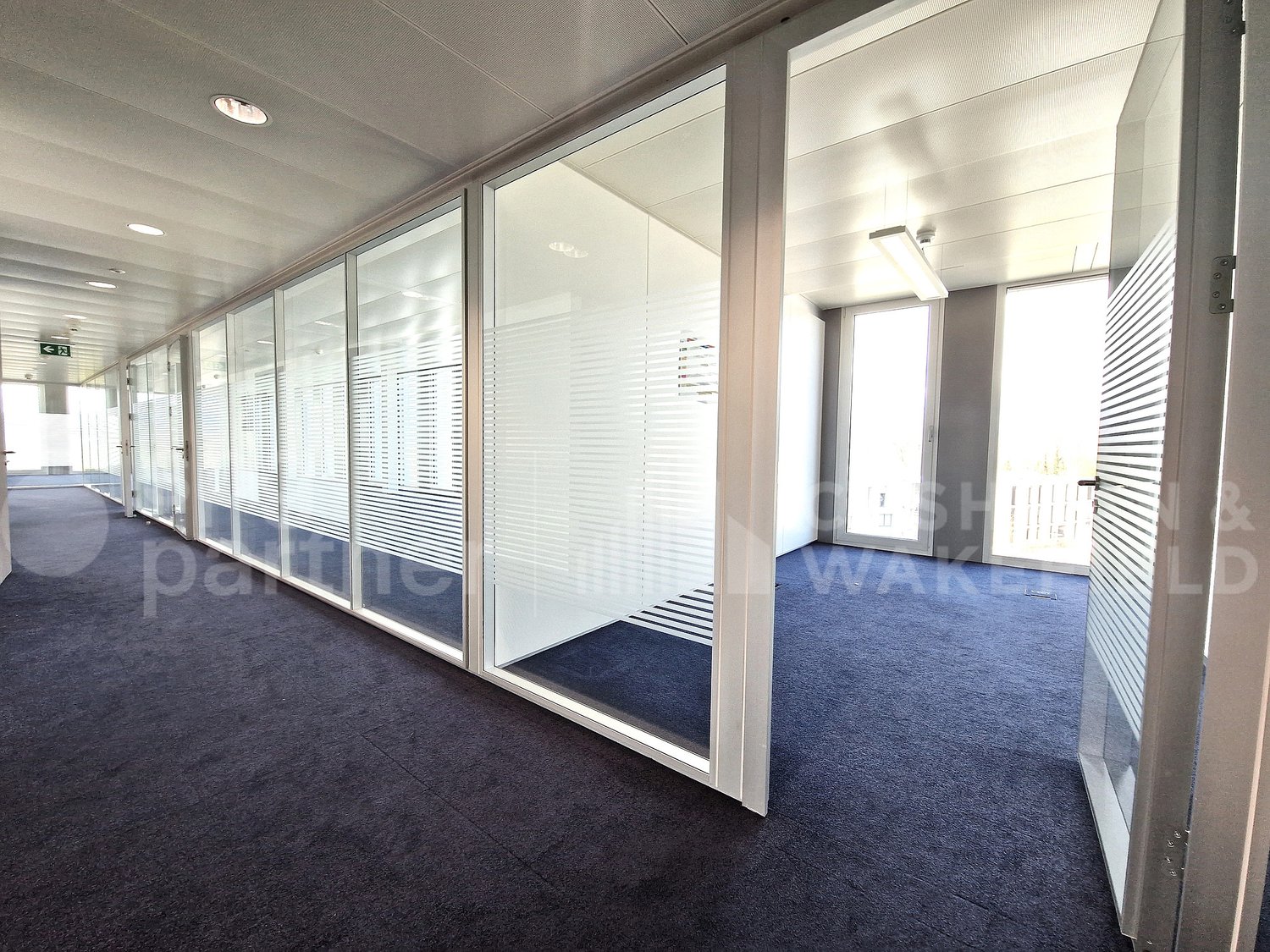424m² office