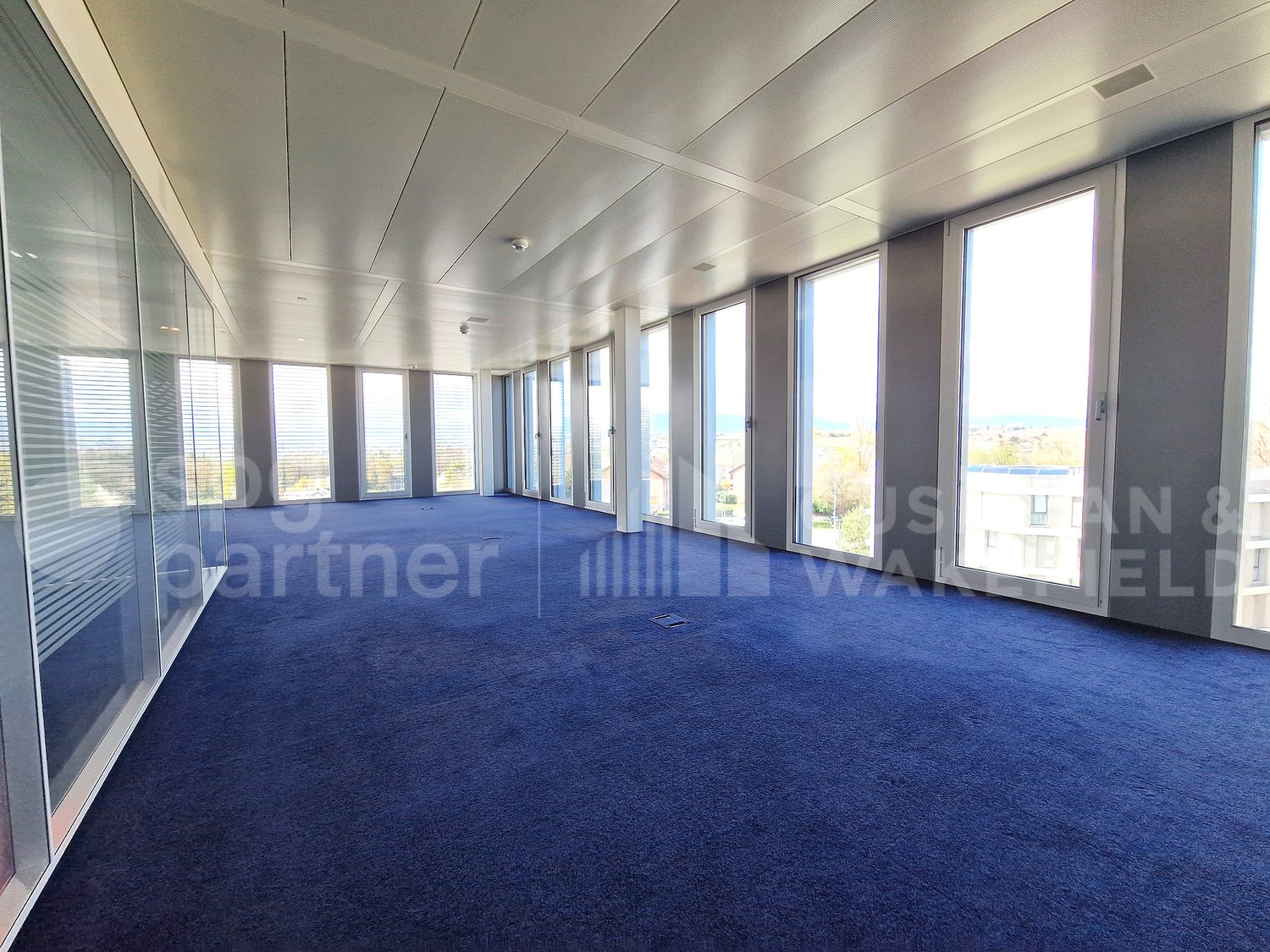 424m² office