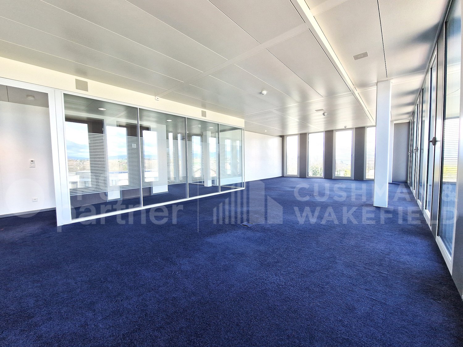 424m² office