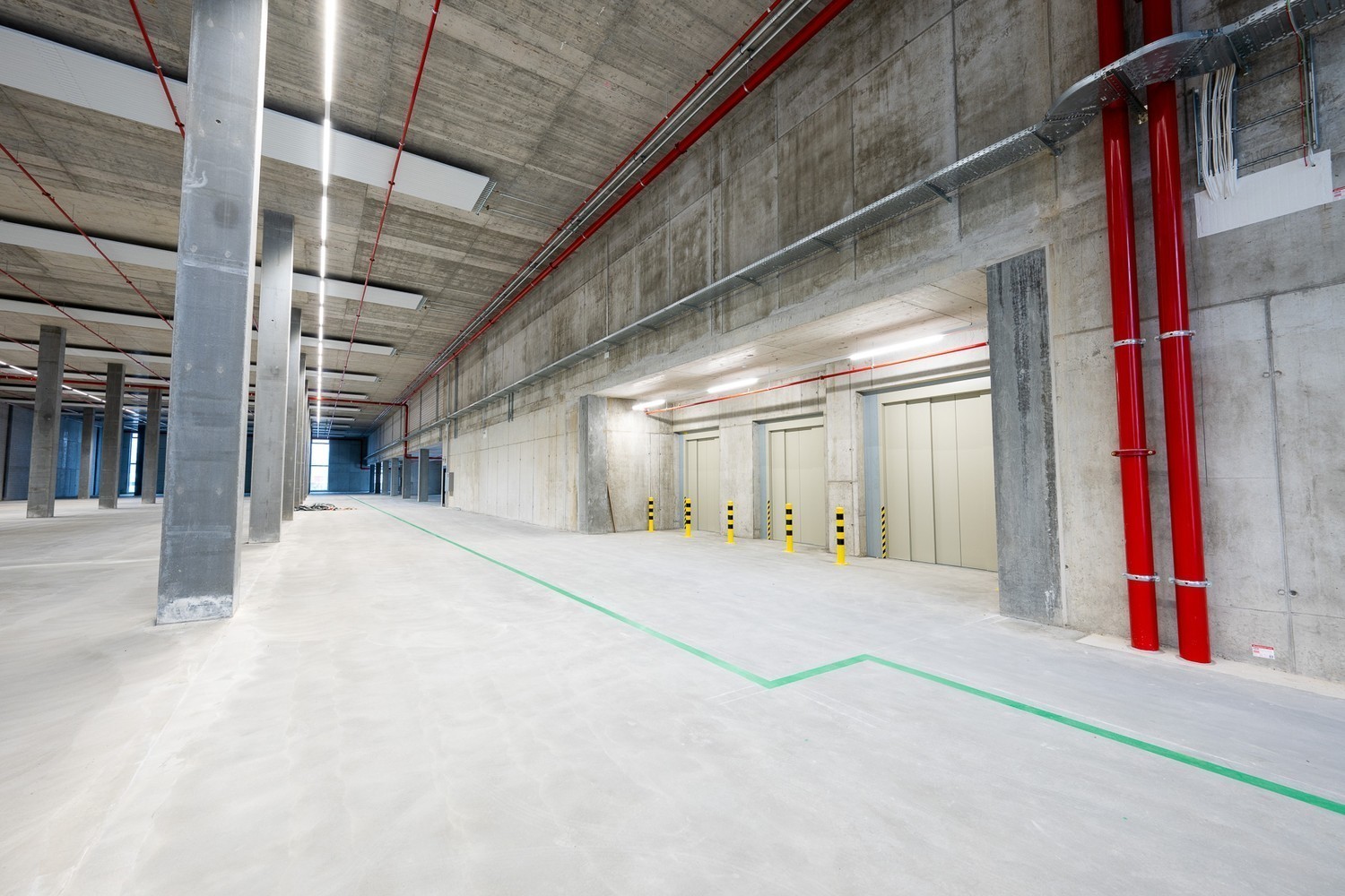 546m² de local de stockage, photo 2 sur 10