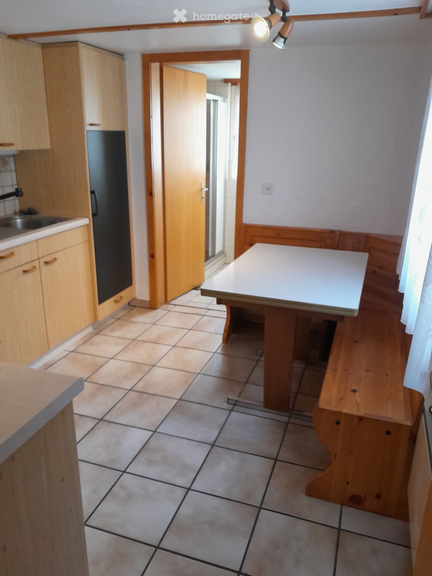 Appartement de 2 ½ pièces
Au cœur du village d'Unteriberg
Incl. place de parc extérieure
Excl. électricité
2ème étage