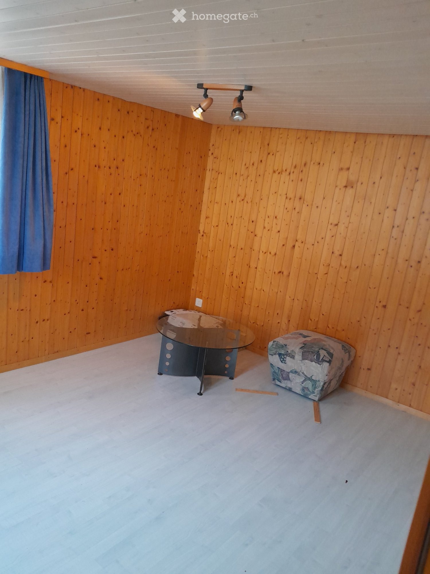 Appartement de 2 ½ pièces
Au cœur du village d'Unteriberg
Incl. place de parc extérieure
Excl. électricité
2ème étage