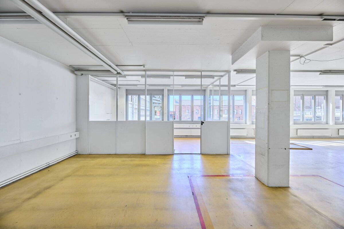832m² commercial