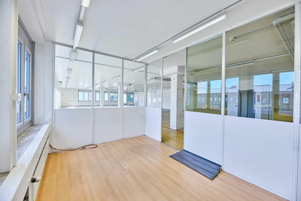 832m² commercial