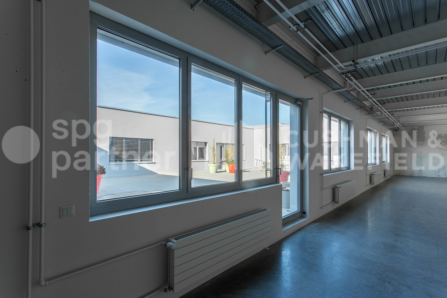 317m² office