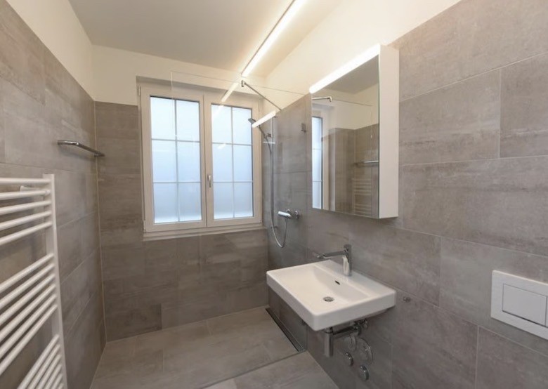 Chambre dans une colocation

Recherche une colocataire pour un bel appartement de 3½ pièces à Adliswil 🌿

Je m'appelle Mia, j'ai 21 ans, et je recherche à partir d'octobre une colocataire sympathique pour mon bel appartement de 3½ pièces à Adliswil.

La chambre est non meublée et coûte CHF 1’200.– 