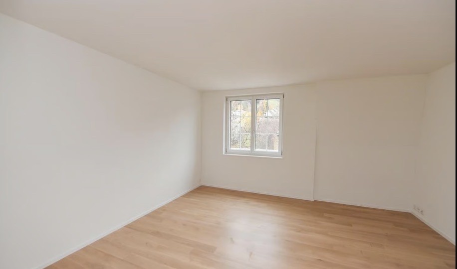 Chambre dans une colocation

Recherche une colocataire pour un bel appartement de 3½ pièces à Adliswil 🌿

Je m'appelle Mia, j'ai 21 ans, et je recherche à partir d'octobre une colocataire sympathique pour mon bel appartement de 3½ pièces à Adliswil.

La chambre est non meublée et coûte CHF 1’200.– 