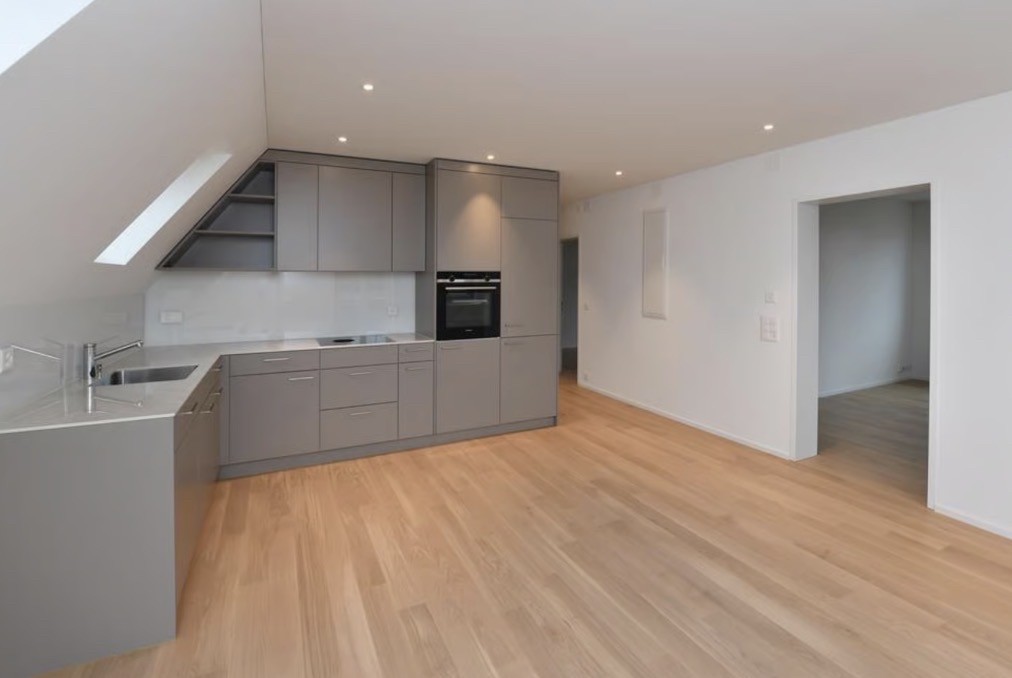 Chambre dans une colocation

Recherche une colocataire pour un bel appartement de 3½ pièces à Adliswil 🌿

Je m'appelle Mia, j'ai 21 ans, et je recherche à partir d'octobre une colocataire sympathique pour mon bel appartement de 3½ pièces à Adliswil.

La chambre est non meublée et coûte CHF 1’200.– 
