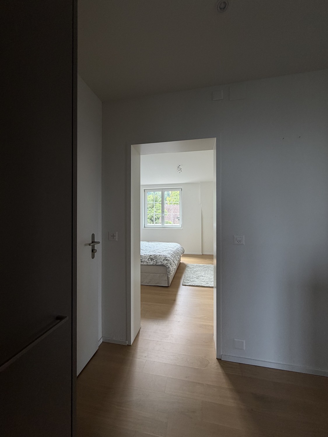 Chambre dans une colocation

Recherche une colocataire pour un bel appartement de 3½ pièces à Adliswil 🌿

Je m'appelle Mia, j'ai 21 ans, et je recherche à partir d'octobre une colocataire sympathique pour mon bel appartement de 3½ pièces à Adliswil.

La chambre est non meublée et coûte CHF 1’200.– 