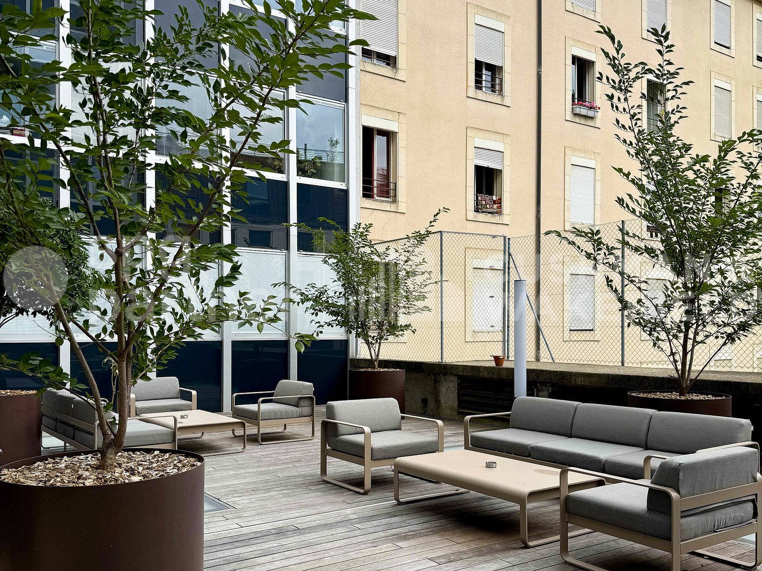 288m² office