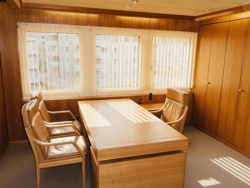 Bureau de 60m², photo 1 sur 5