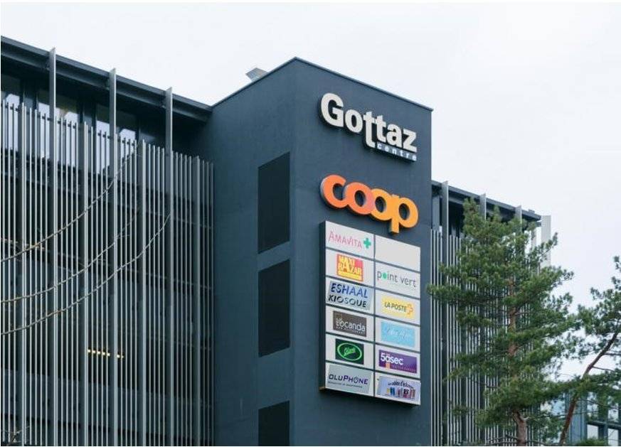 284m² shopping centre