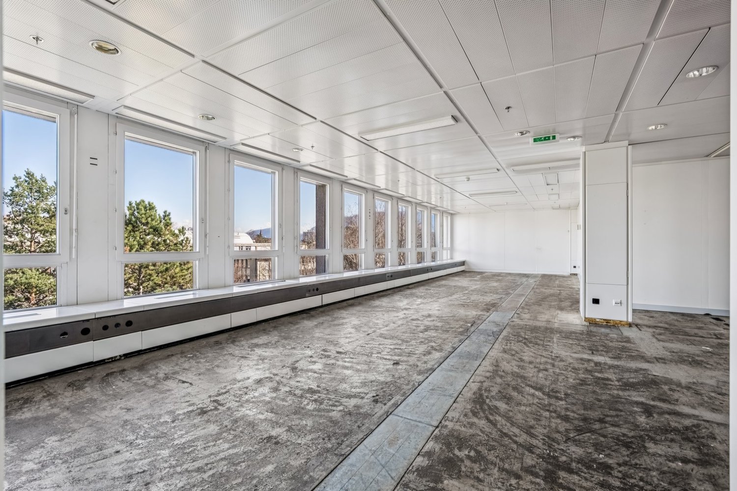 150m² office