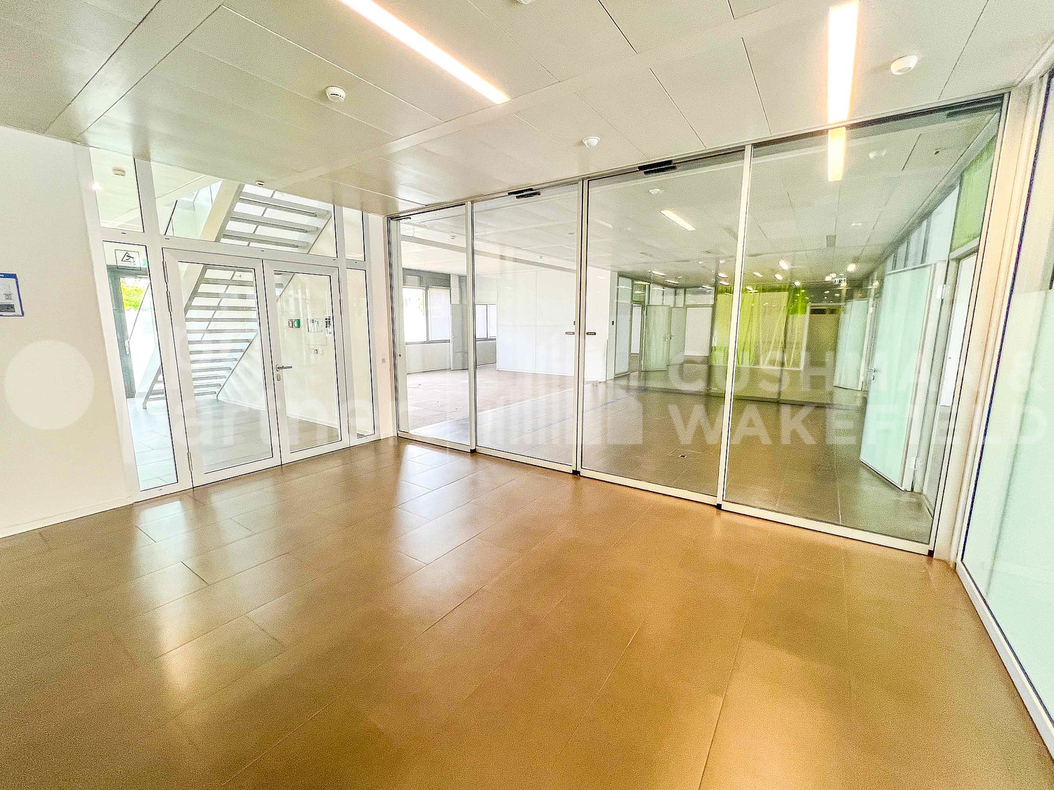 469m² office
