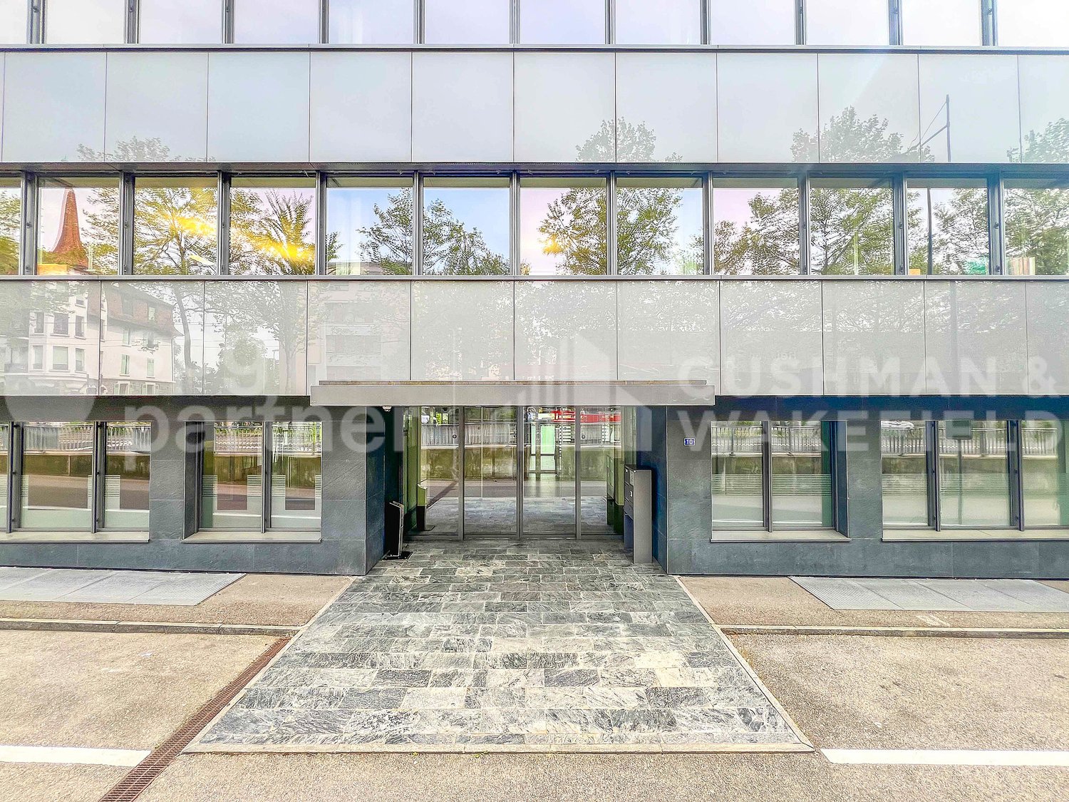 469m² office