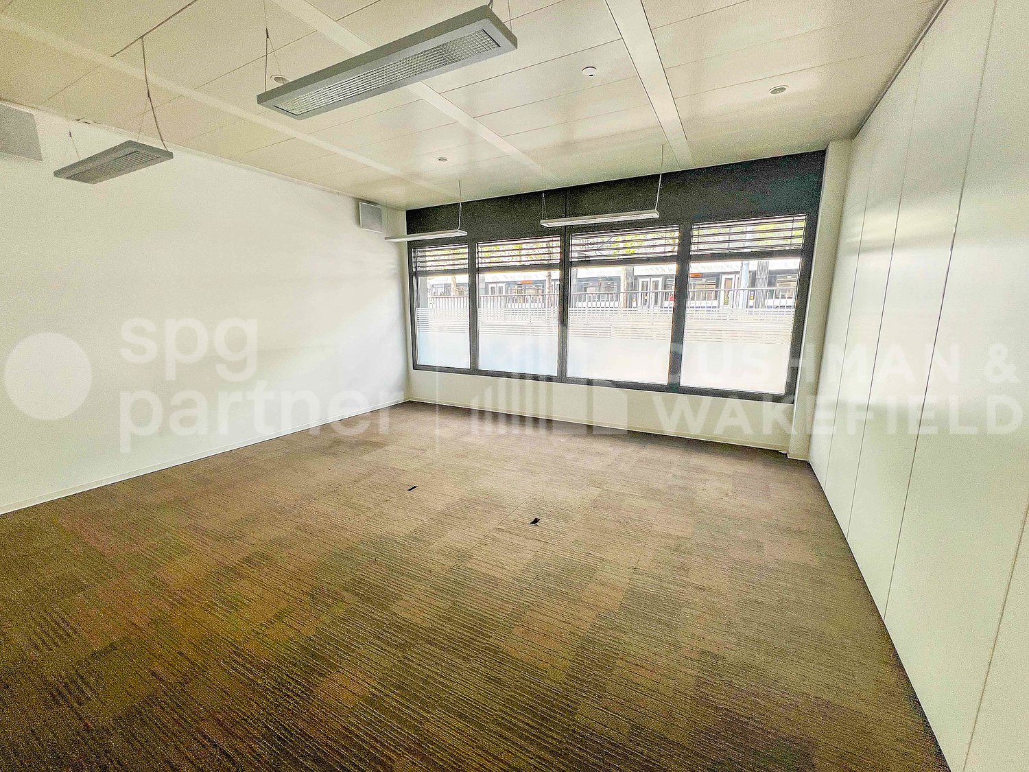 469m² office