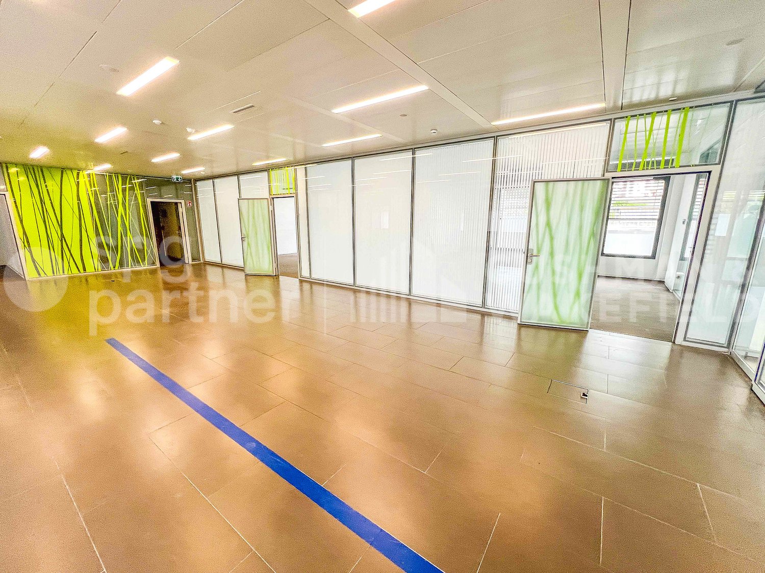 469m² office