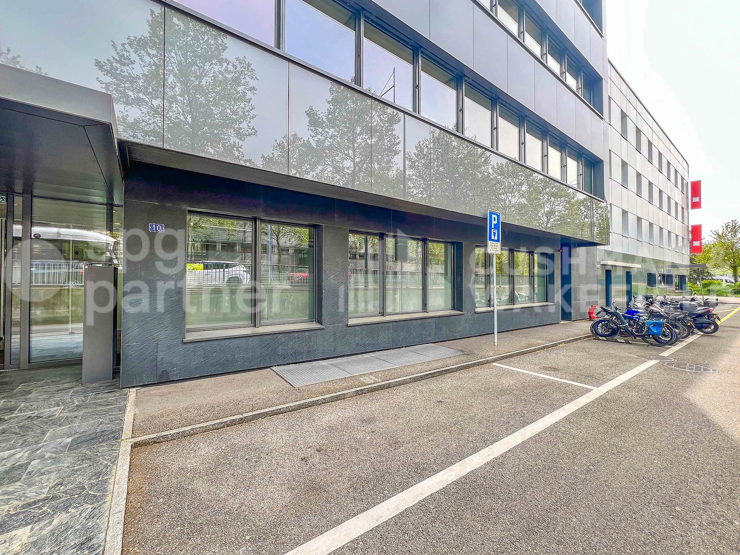 469m² office