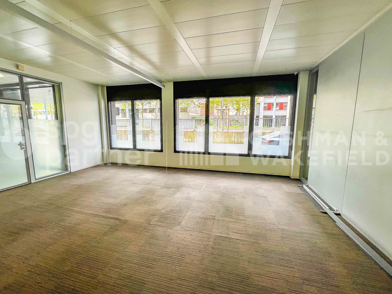 469m² office