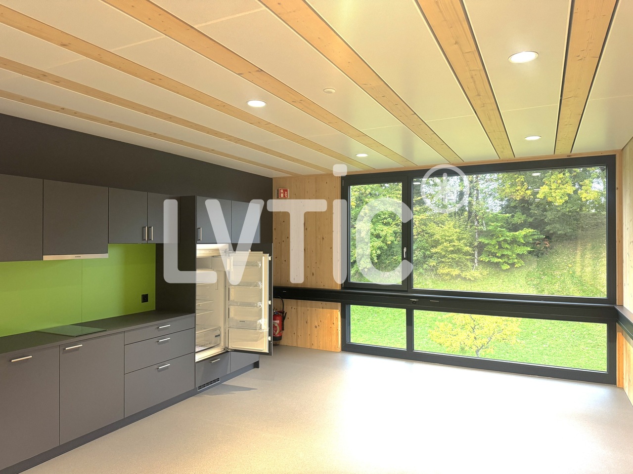 236m² atelier, photo 1 sur 10