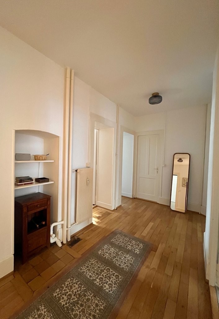 5 rooms apartment