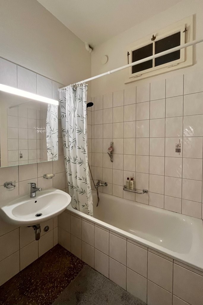 5 rooms apartment