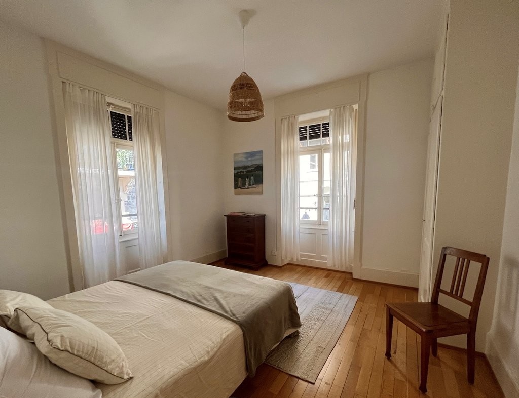5 rooms apartment