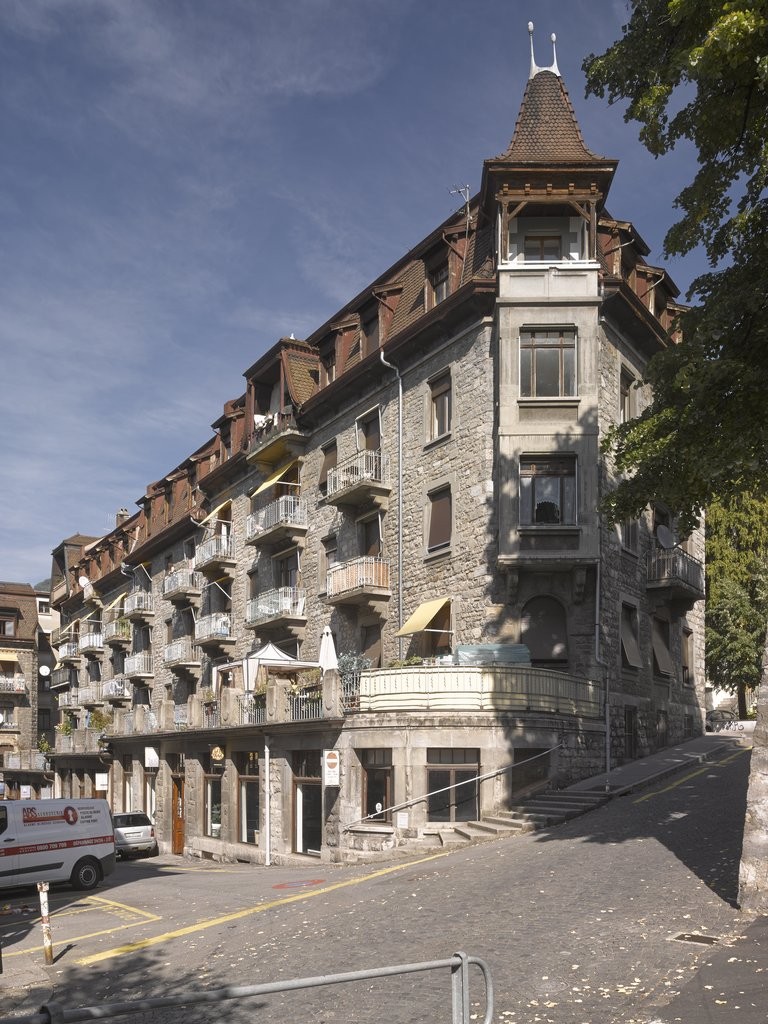 5 rooms apartment