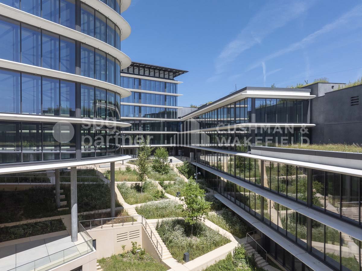 5000m² office