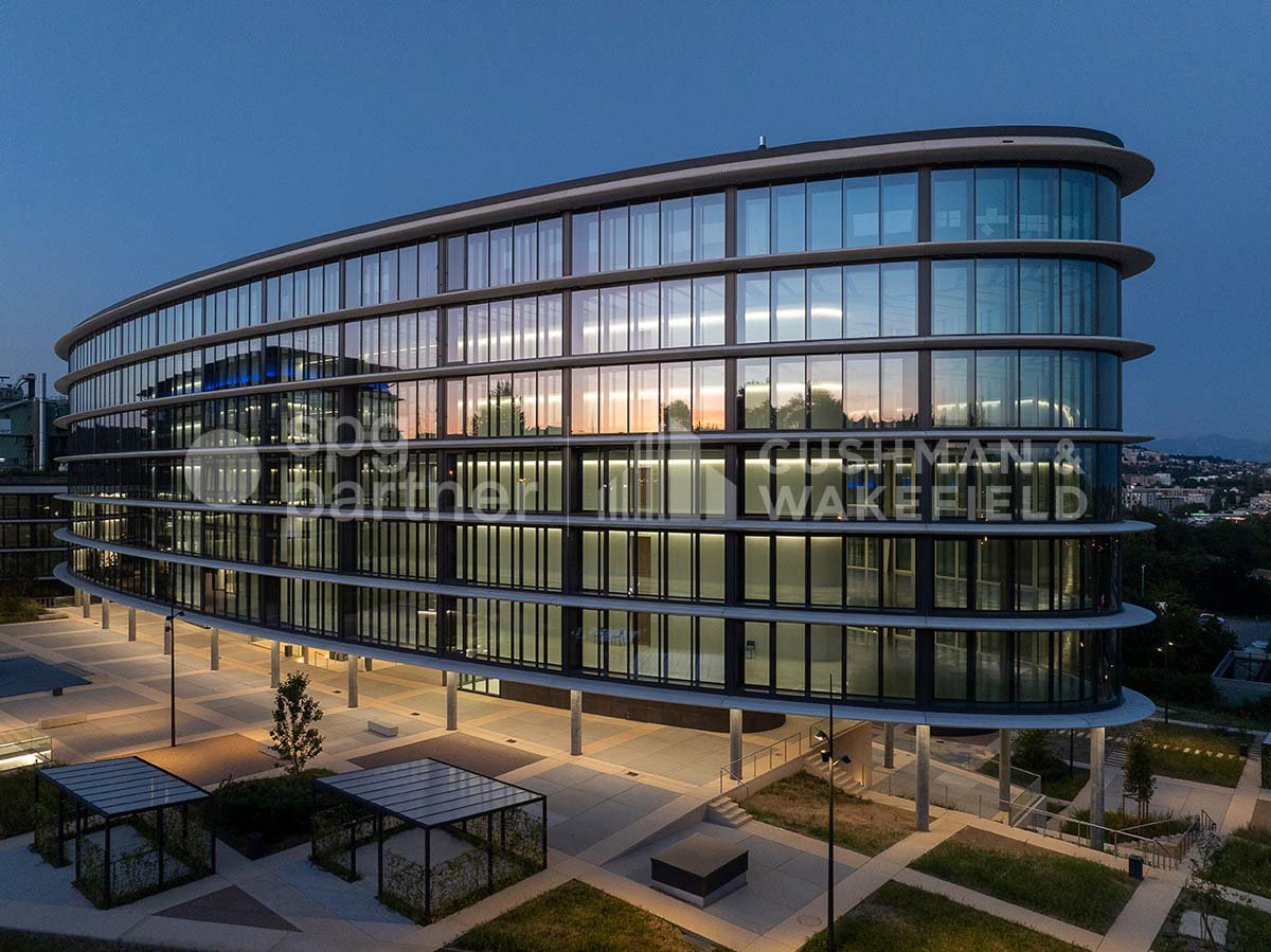 5000m² office