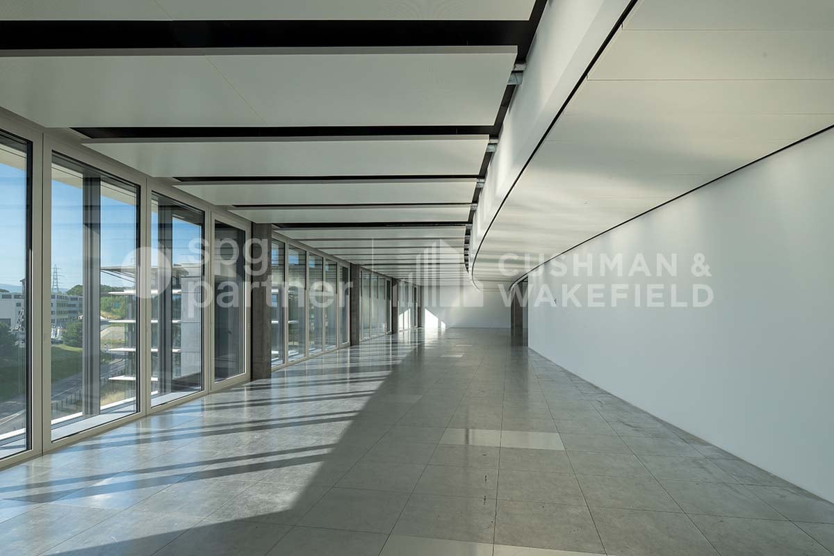 5000m² office