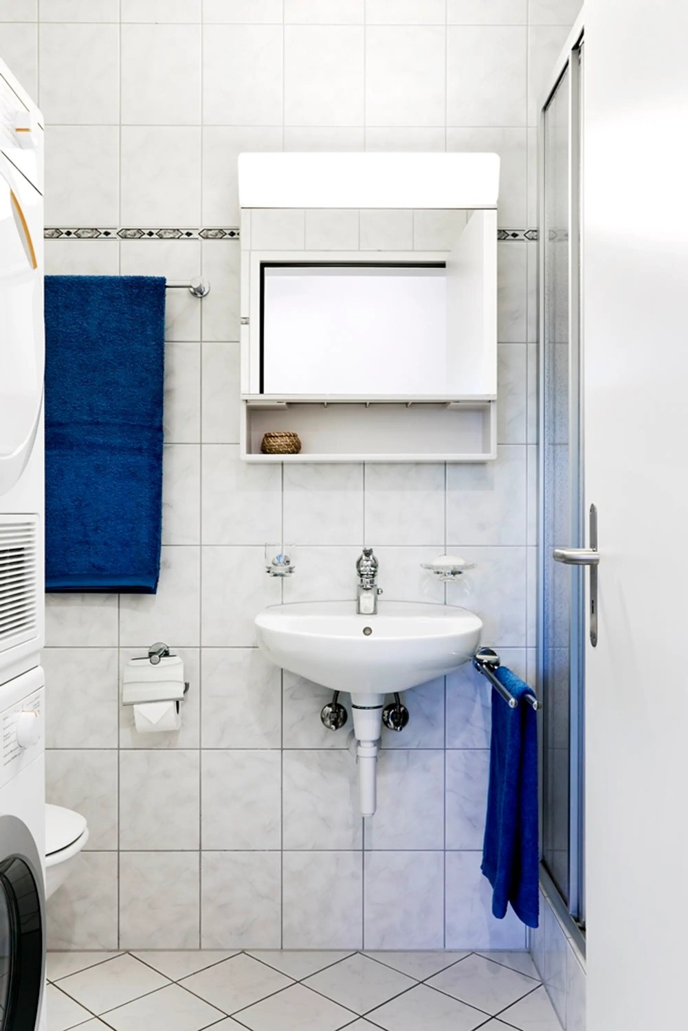 Recherche locataire de remplacement - Wollerau, Wächlenstr. 17

- 4.5 pièces
- 2 salles de bain,
- Parquet en bois dans les chambres, dalles de pierre dans le reste de l'appartement
- Ascenseur
- Colonne de lavage dans l'appartement,
- 101 m2

1. étage

Très calme
50 m de la gare de Wollerau

Denner, photo 7 sur 8