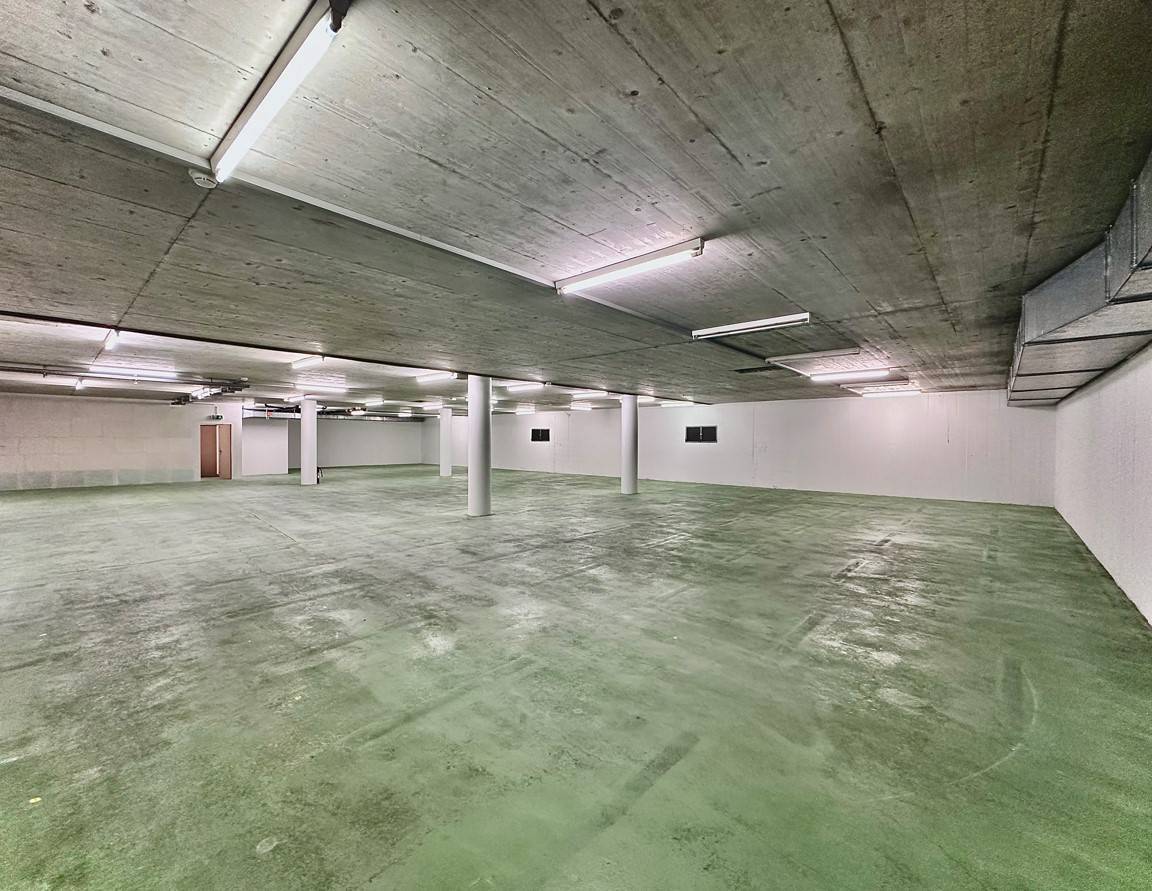 500m² storage room