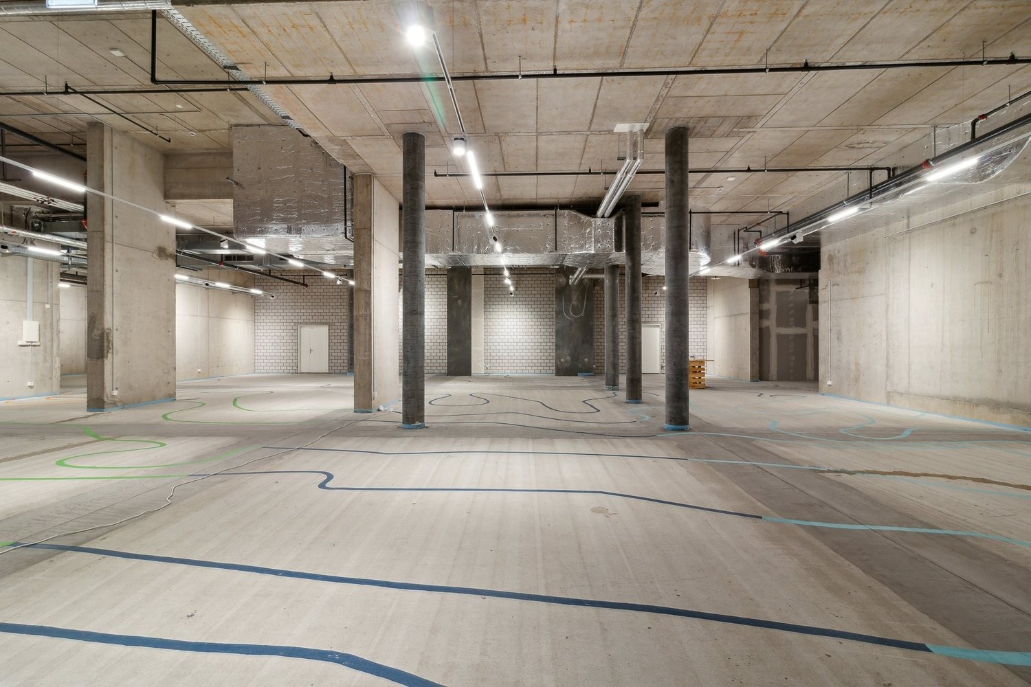 581m² commercial, photo 2 sur 2