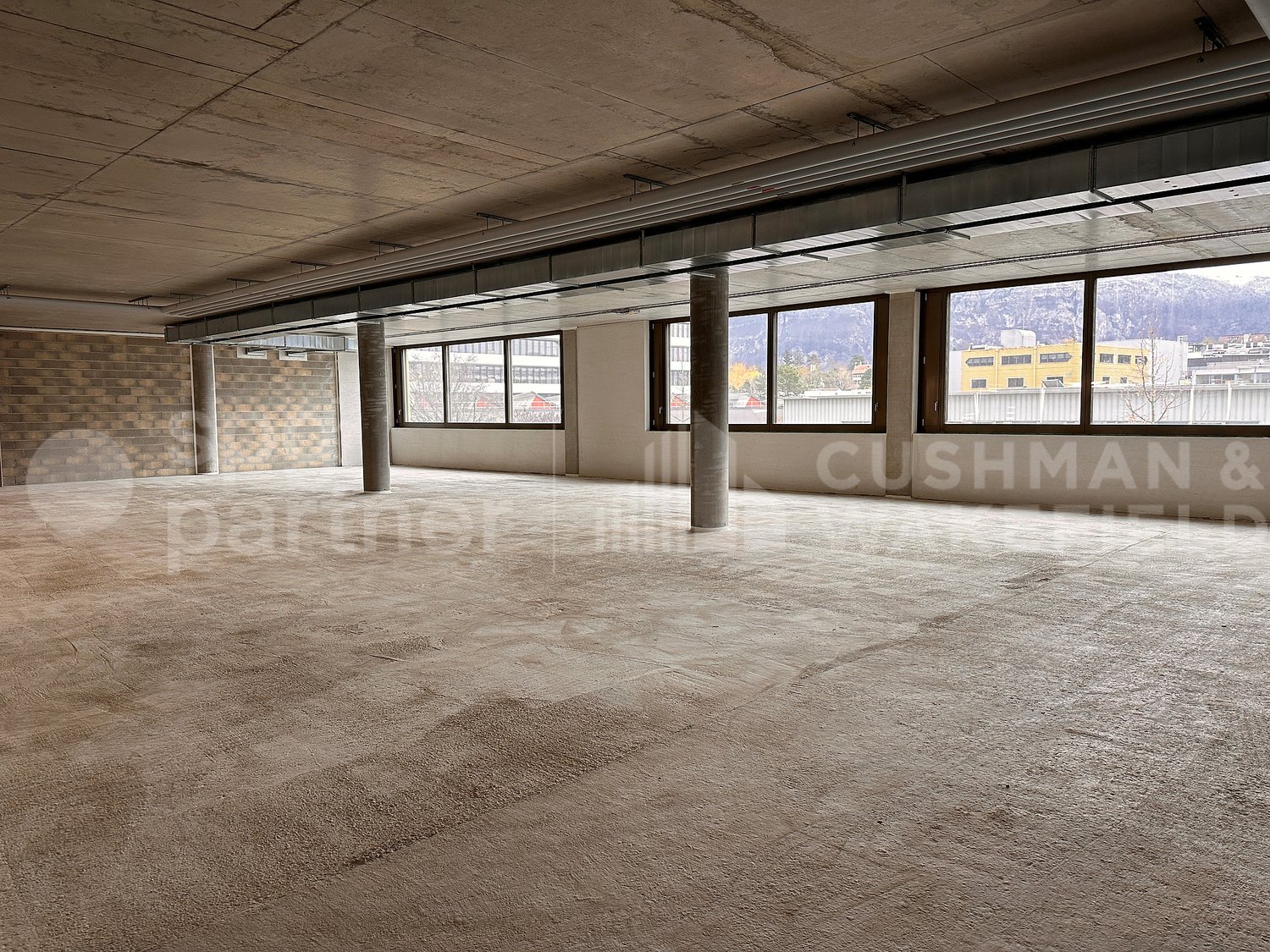 700m² commercial, photo 3 sur 4