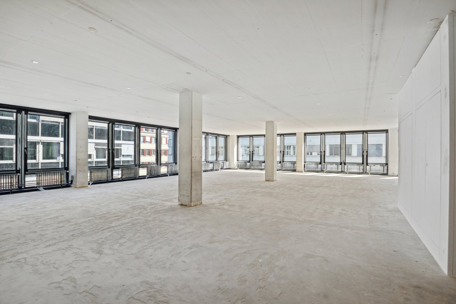 880m² bureau